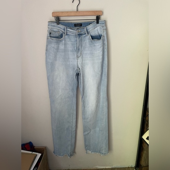 Judy Blue Light Wash Straight Fit Denim Jeans Size 30 - Picture 1 of 9
